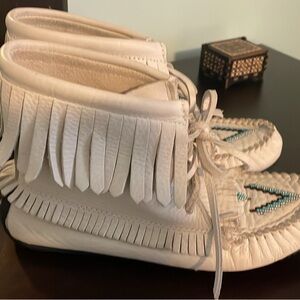 Manitobah Mukluks White Fringed Moccasin Boots